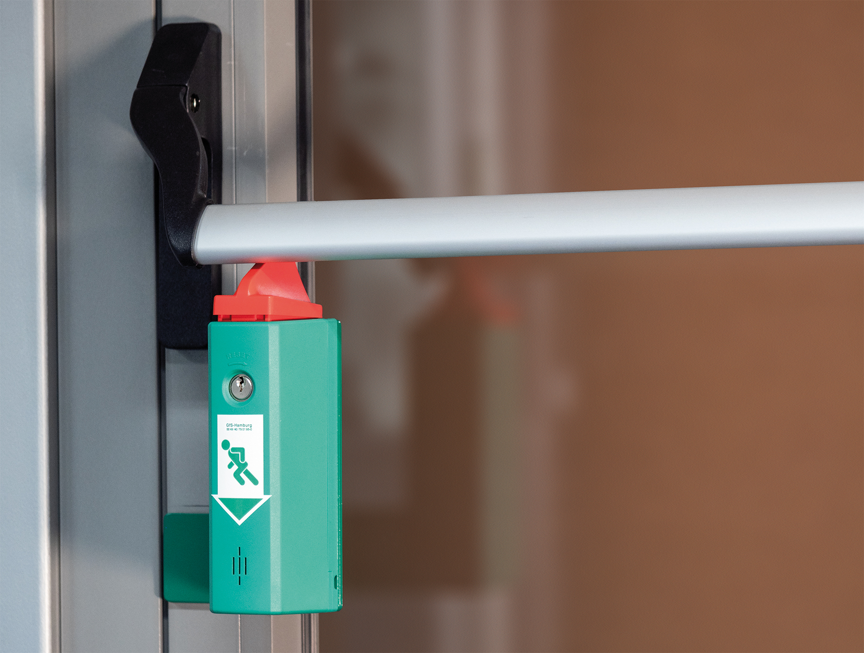 GfS Magnet EH-Türwächter® mit Einhand- bedienung im grünen Kunststoffgehäuse